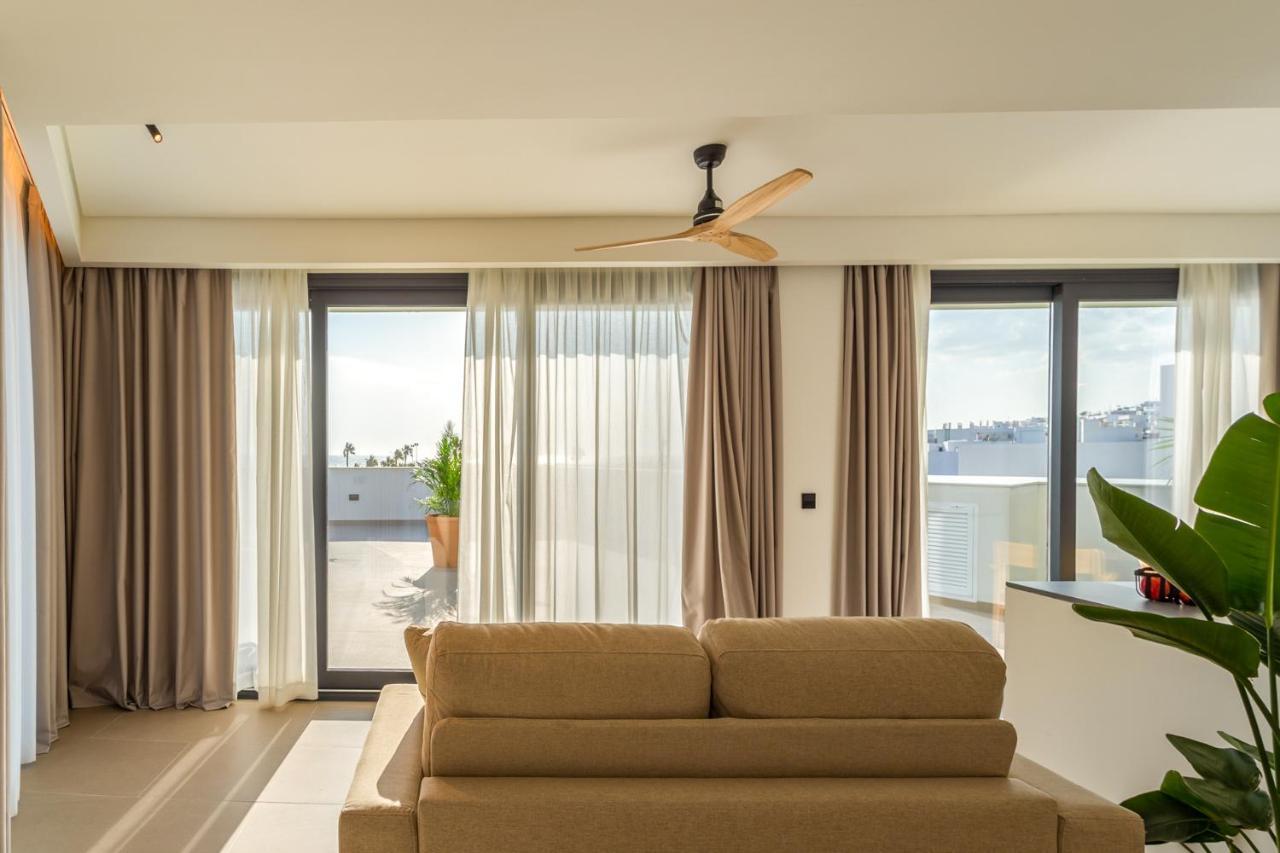 Hotel Apartamentos Hamus コニル・デ・ラ・フロンテラ エクステリア 写真